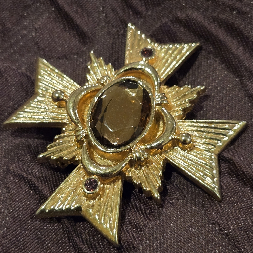 vintage Avon "Allegro" Maltese cross brooch/pendant. 1983. Signed.